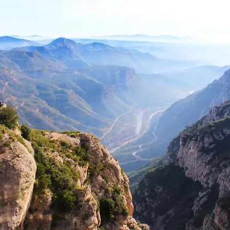 El Raco Al Riu De Montserrat *